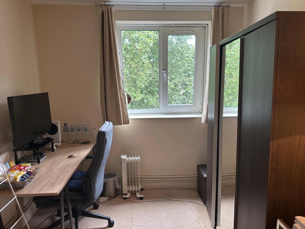 Cozy Room In Shared Home Near Canary Wharf ลอนดอน ภายนอก รูปภาพ